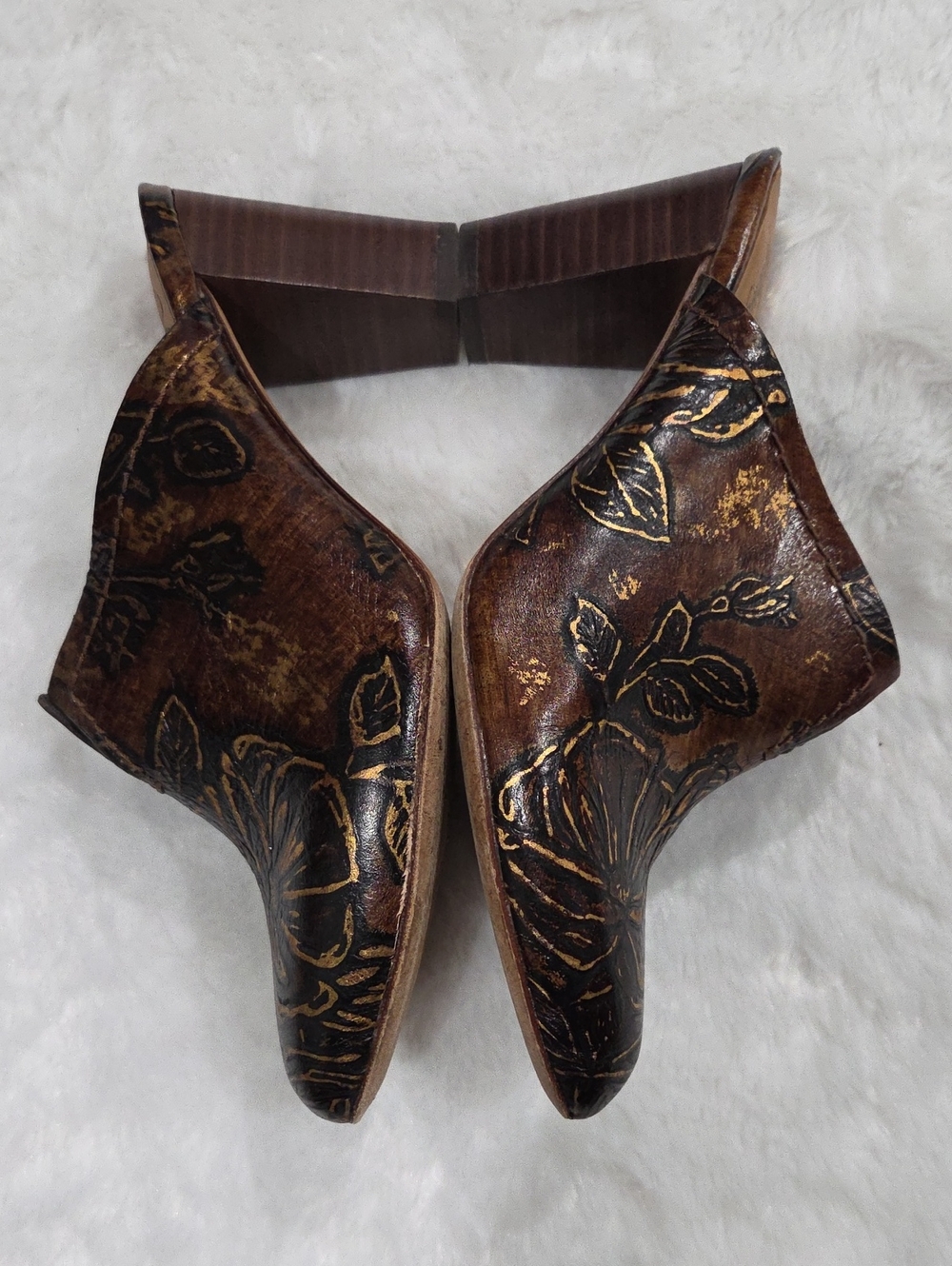 Patricia Nash Ruffina Floral Embossed Pointed Toe Mules - Picture 4 of 5